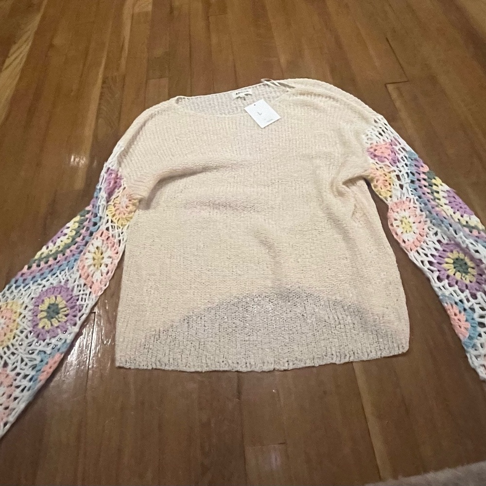 NEW WITH TAGS ADORA LARGE Ivory Knit Top Floral